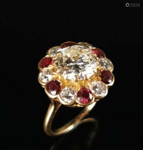 Bague marguerite en or jaune ornée d'un diamant rond bri...