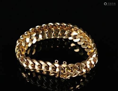 Bracelet à maillons entrelacés en or jaune.L_18 cm.84,76 gra...