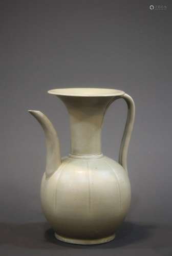 A teapot from the 8th to 9th centuries in China