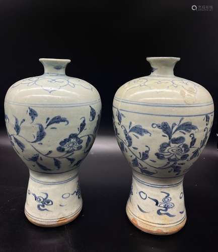 A pair of 15th century Chinese porcelain works of Art