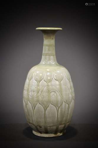 An 10th century Chinese porcelain art