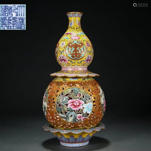 A Chinese Falangcai Double Gourds Vase Qing Dyn.