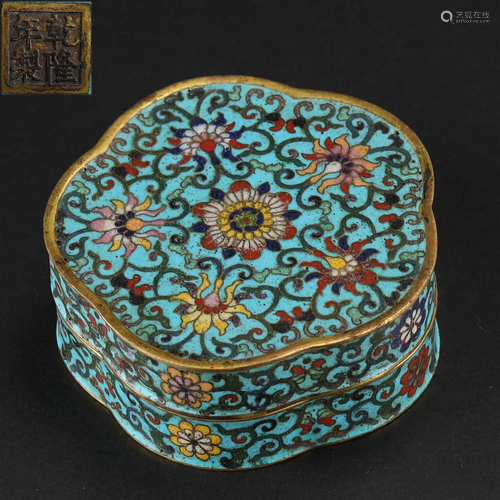 A Chinese Cloisonne Enamel Box with Cover Qing Dyn.