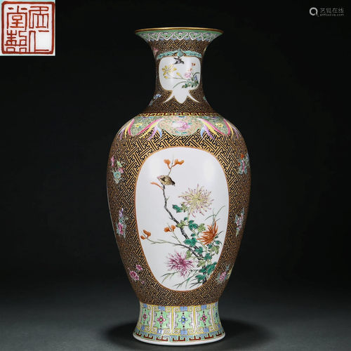 A Chinese Famille Rose Flower Vase Qing Dyn.