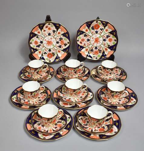 A Royal Crown Derby Imari Tea Set, Pattern No 6041 to compri...