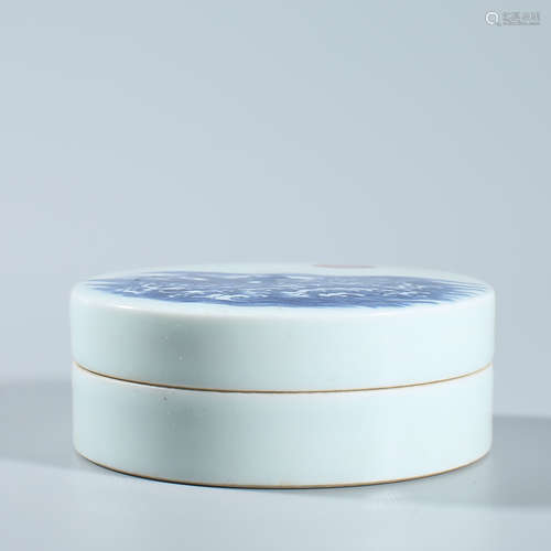 Qing - Qianlong blue and white glaze red lid box