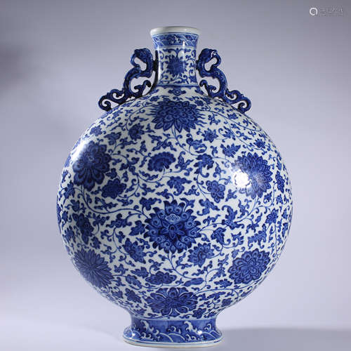 Qing - Qianlong blue and white moon vase with two ears