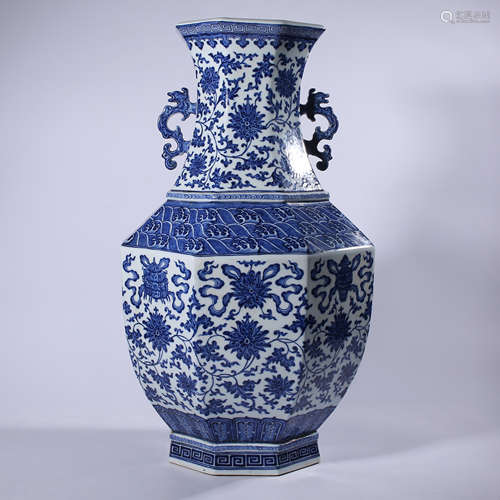 Qing dynasty - Qianlong blue and white double ear statue