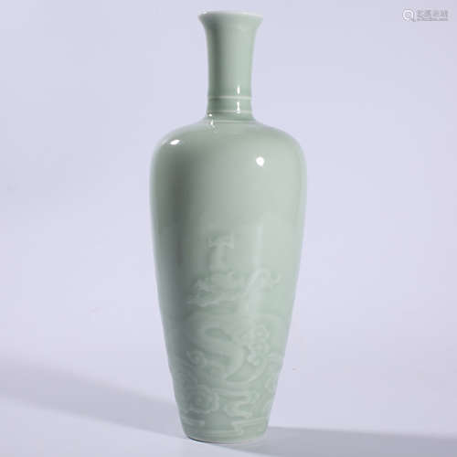 Qing - Kangxi green glaze bottle