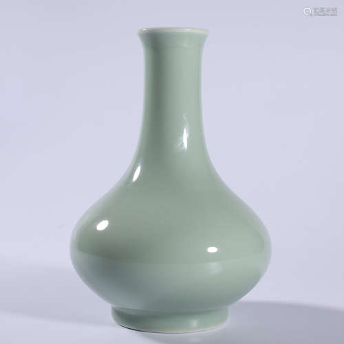 Qing - Qianlong blue glaze bottle