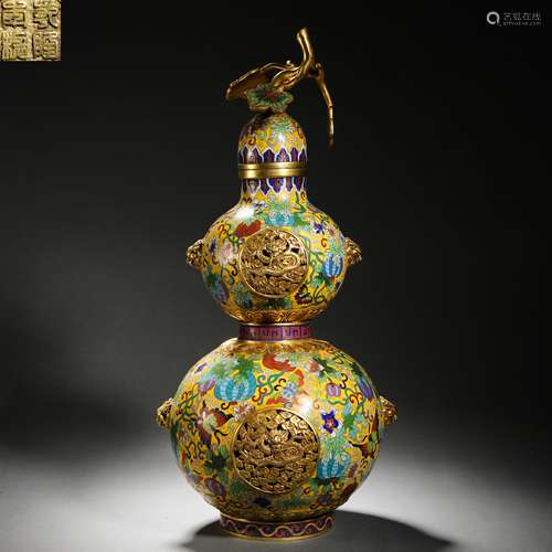 Cloisonne flower with dragon pattern from the Qing Dynasty
T...