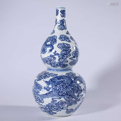 Qing - Qianlong blue and white gourd bottle