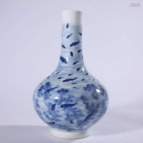 Qinglong blue and white bottle