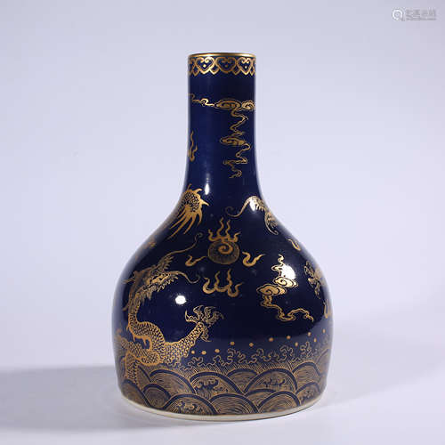 Qing - Qianlong gold color vase with blue background