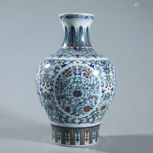 Qing - Qianlong fighting color bottle