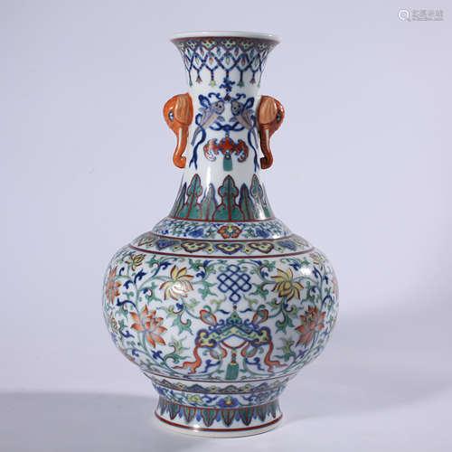 Qing - Qianlong doucai vase with two ears