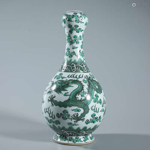 Qing dynasty - Qianlong green color garlic bottle