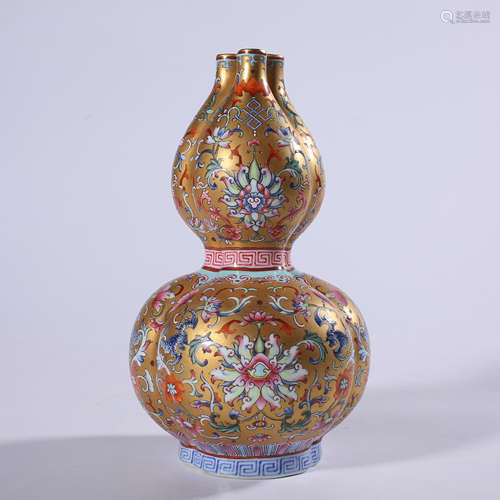 Qing - Qianlong powder enamel gourd bottle with three holes