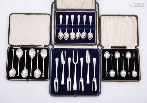 A set of six George V silver pastry forks and cake fork, mak...