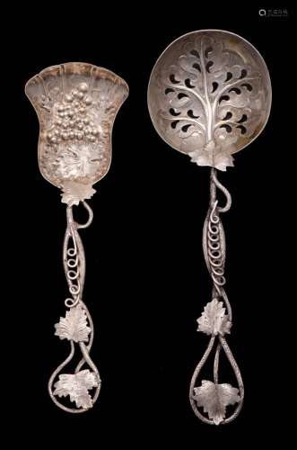 A Victorian silver preserve spoon, maker Hilliard & Thom...