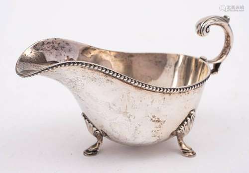 A George V silver sauce boat, maker Mappin & Webb, Sheff...