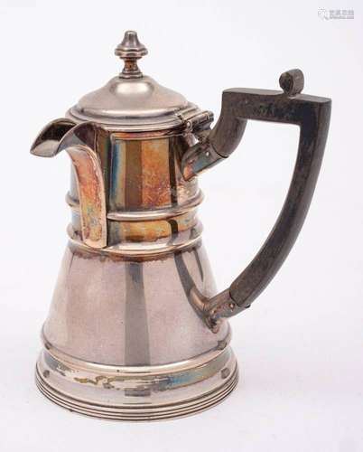 An Edward VII silver chocolate pot, maker Pairpoint Brothers...