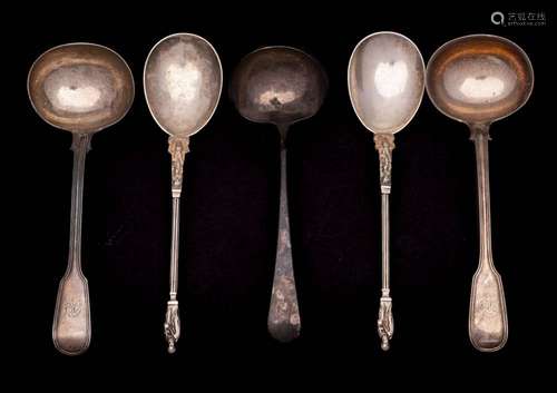 A pair of Victorian silver Fiddle and Thread pattern sauce l...