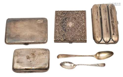 A mixed lot of assorted silver wares,