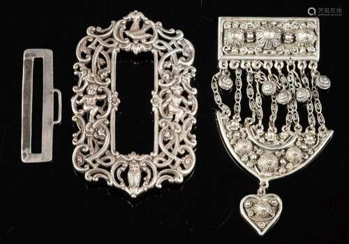 A late Victorian silver belt buckle, maker Walter Raymond, L...