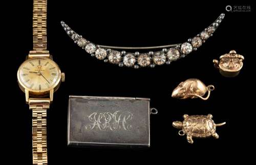 A small group of jewellery,