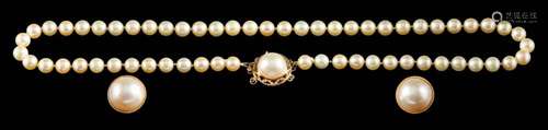 A cultured pearl necklace,: composed of uniform 7mm cultured...