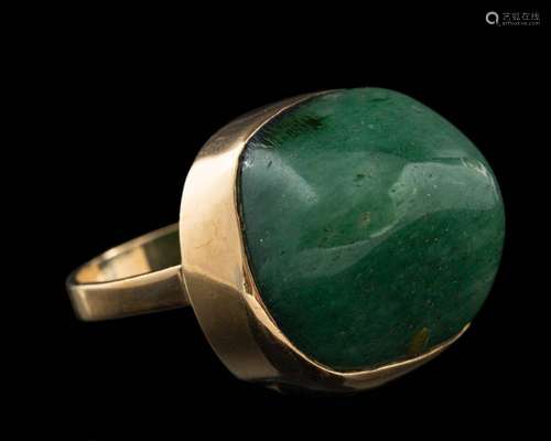 A 1970s 9 carat gold aventurine quartz dress ring,