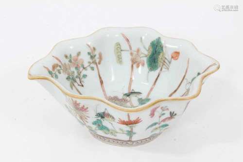 Chinese famille rose lobed bowl, Tongzhi mark