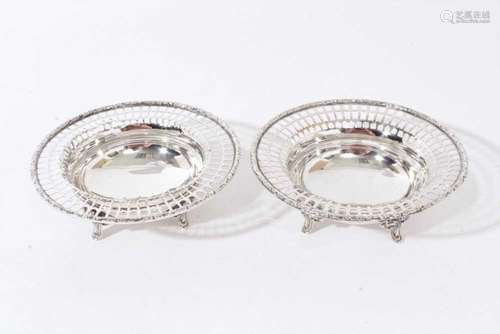 Pair of 1930s silver bon-bon dishes, with pierced flared bor...