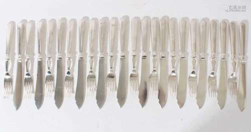 1930s set 12 pairs of silver Athenian pattern fish eaters, w...