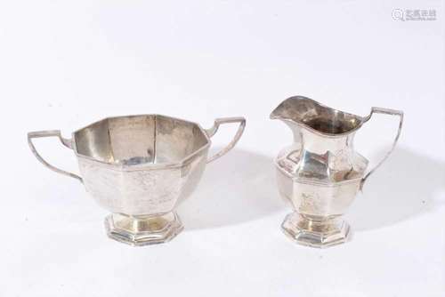 George V silver jug and sugar bowl of octagonal form (London...