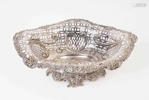 Edwardian silver pierced dish (Birmingham 1901), 26ozs