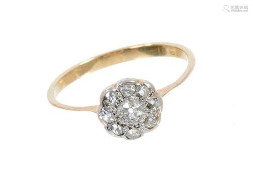 Early 20th century diamond daisy cluster ring with old cut d...