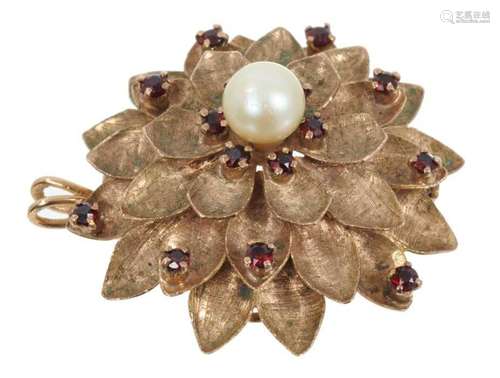 9ct gold flower brooch set with a cultured pearl