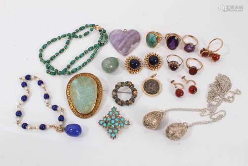 Various jewellery and costume jewellery to include gold and ...