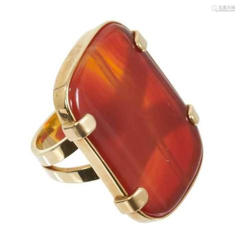 Carnelian and gold dress ring with a large carnelian measuri...