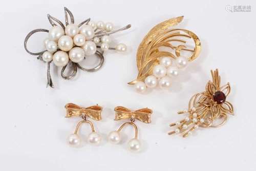 Group of cultured pearl floral spray brooches, some marked 9...