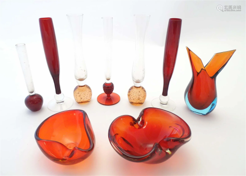 Assorted retro studio / art glass items to include bud vases...