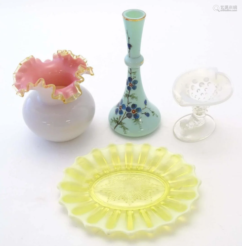 Assorted glass items to include a yellow uranium glass dish,...