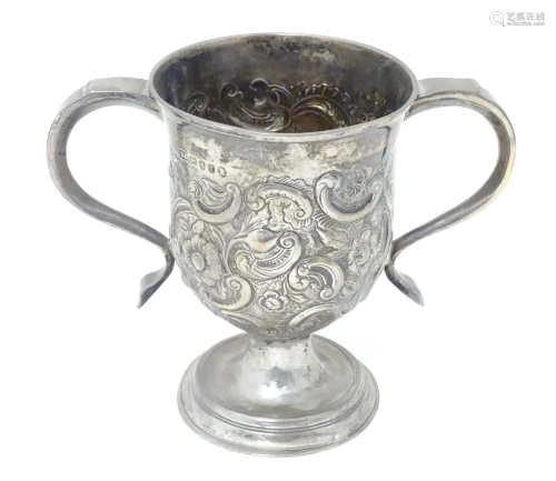 A George III silver twin handled pedestal cup / loving cup w...