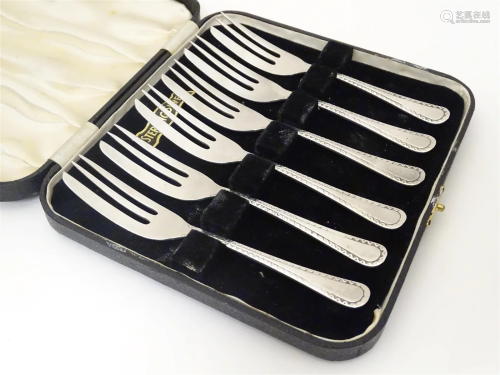 A cased set of 6 silver cake forks hallmarked Sheffield 1958...