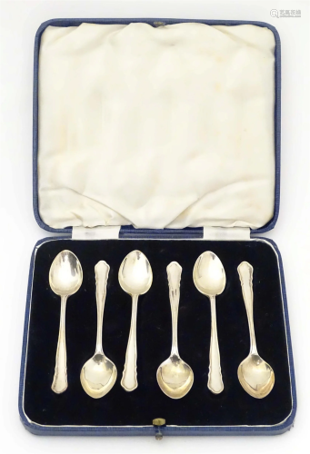 A cased set of 6 silver teaspoons hallmarked Sheffield 1939 ...