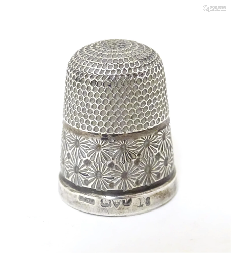 A silver thimble, hallmarked Chester 1921.