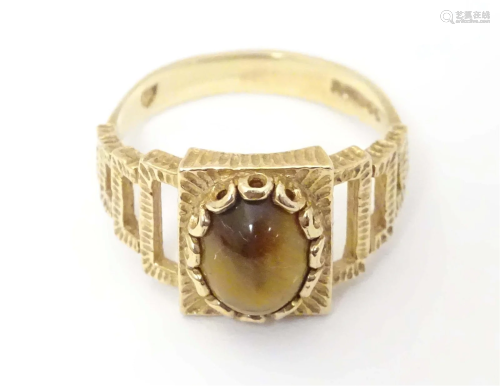 A 9ct gold retro c. 1974 ring with openwork detail to should...