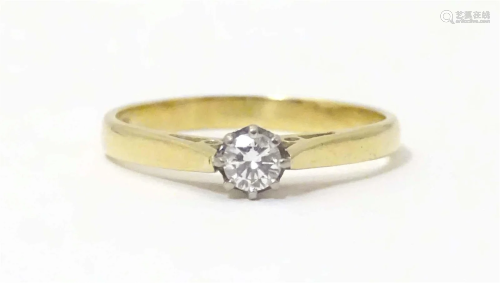 An 18ct gold ring set with diamond solitaire. Ring size appr...